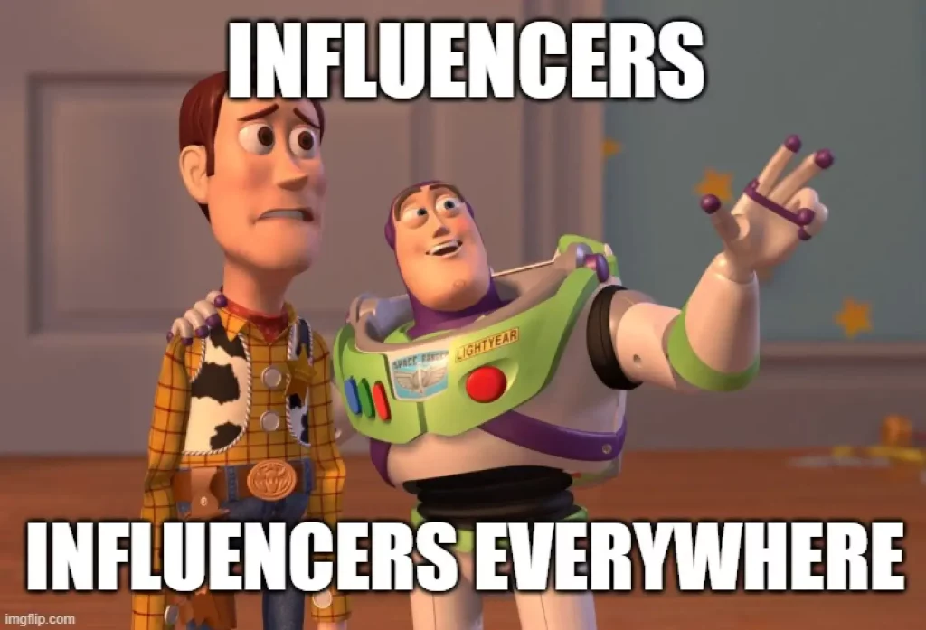 Meme qui se moque de l'omniprésence des influenceurs